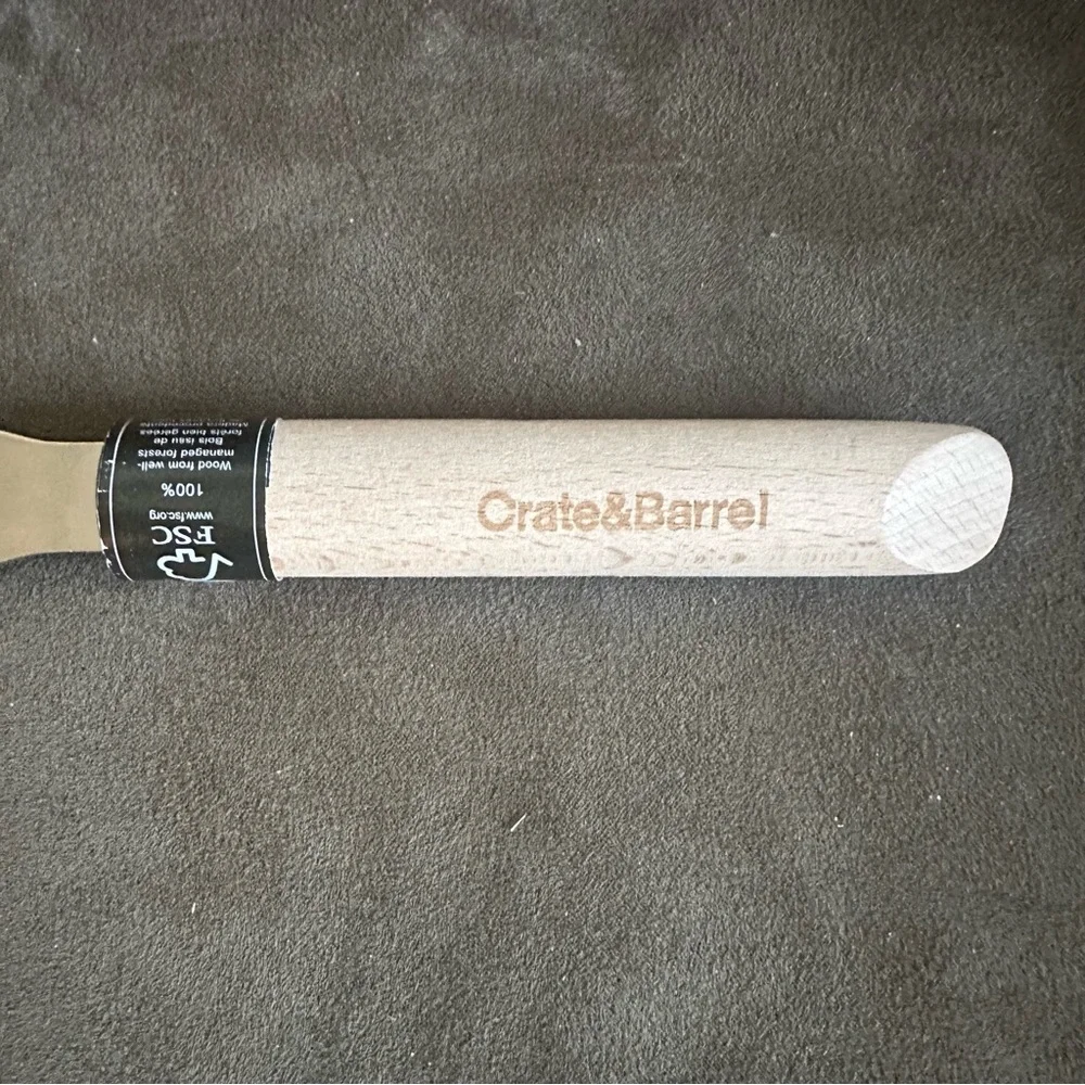Crate&Barrel 8” Large Straight Icing Spatula Beechwood Handle